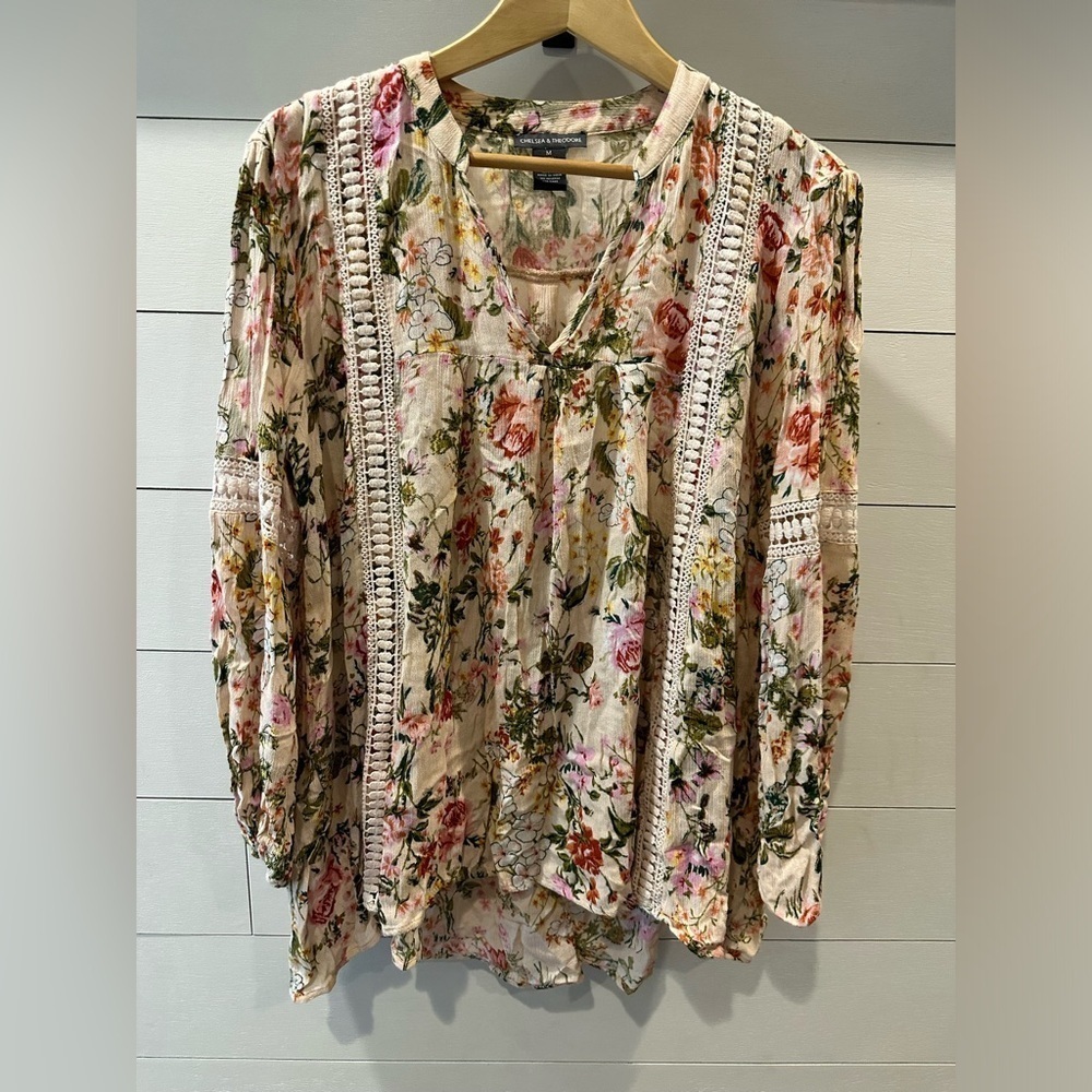 Chelsea & Theodore Boho Floral Women's Top- size Medium